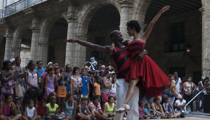La Habana, una ciudad donde se baila en las calles