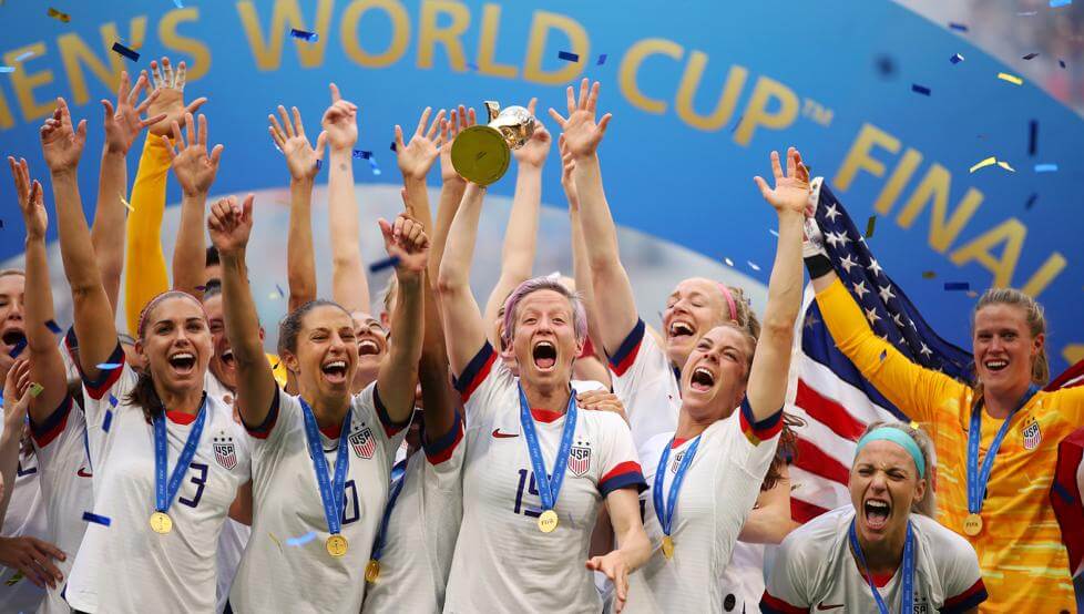¿Por qué el fútbol femenino gana más títulos pero recibe menos dinero que el masculino en Estados Unidos?