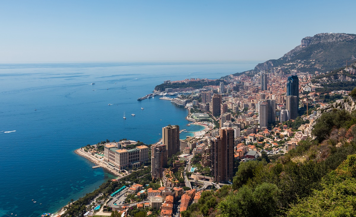 Mónaco, el segundo país más pequeño del mundo después del Vaticano, es un lugar que irradia actitud, extravagancia y lujo en sus 200 hectáreas