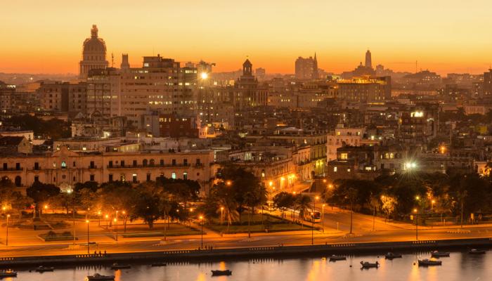 Havana at night: meeting a bohemian life