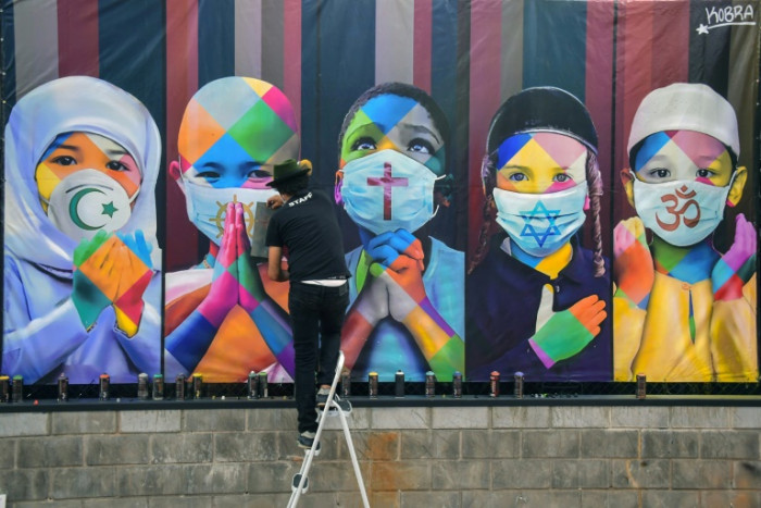 Brazilian Artist Eduardo Kobra Knows no Limits with his Graffiti
