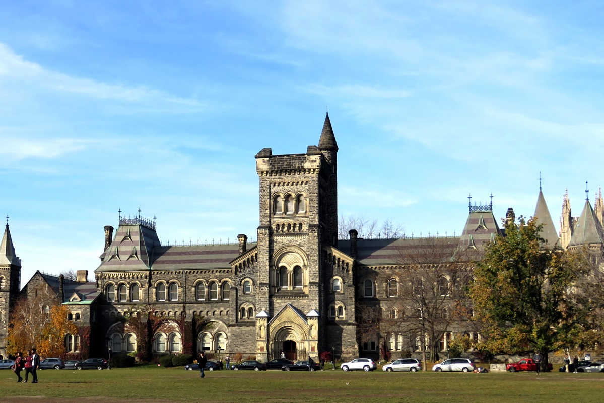 Canadian universities are an important destination for international students, ranking fourth worldwide in absolute terms.