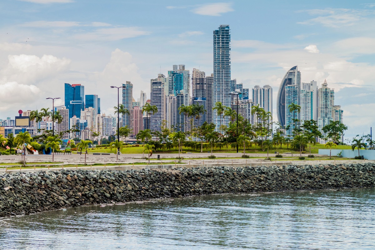 Discover the 10 best places to Visit in Panama! Explore the diverse beauty of this Central American gem.