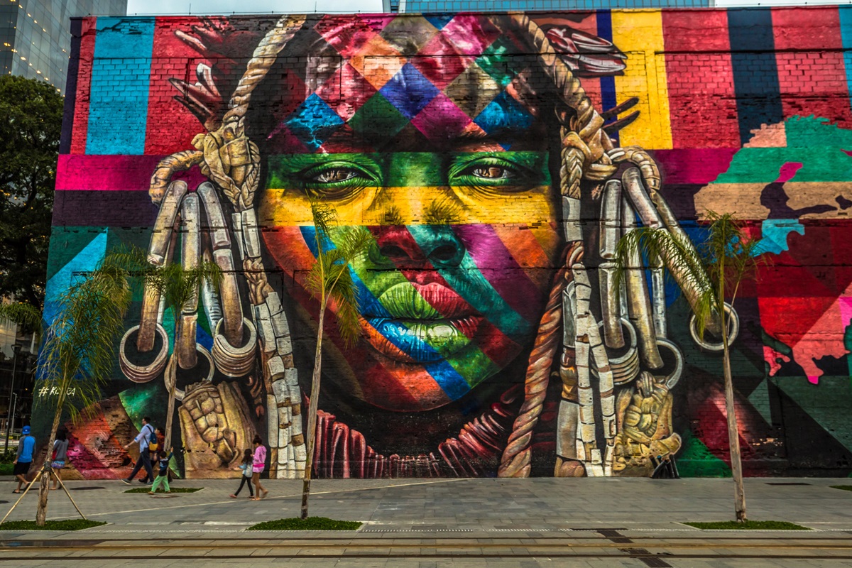 Ethnic street art of the artist Eduardo Kobra in Rio de Janeiro, Brazil — Photo by RPBMedia in depositphotos