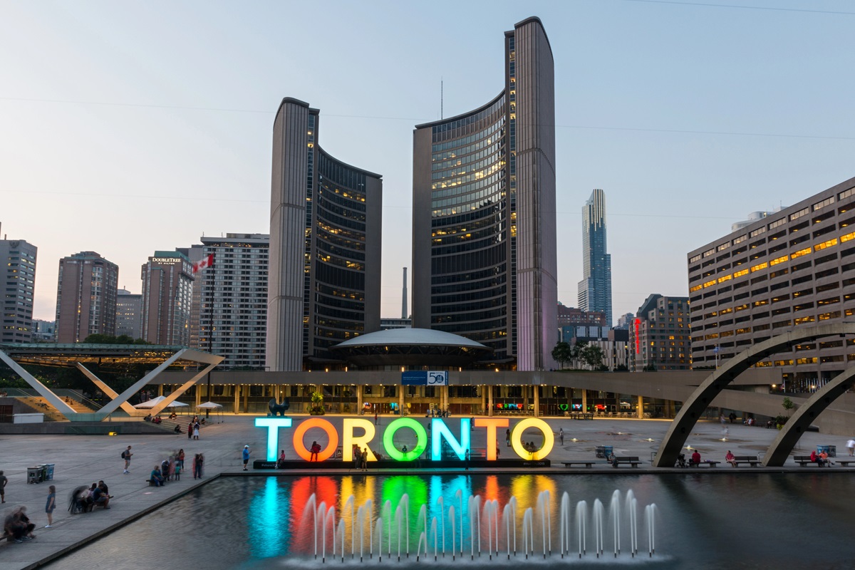 Experience the FIFA World Cup 2026 in Toronto with our ultimate fan guide: matches at BMO Field, official Fan Fest, top soccer bars, places to stay, and things to do in the city.