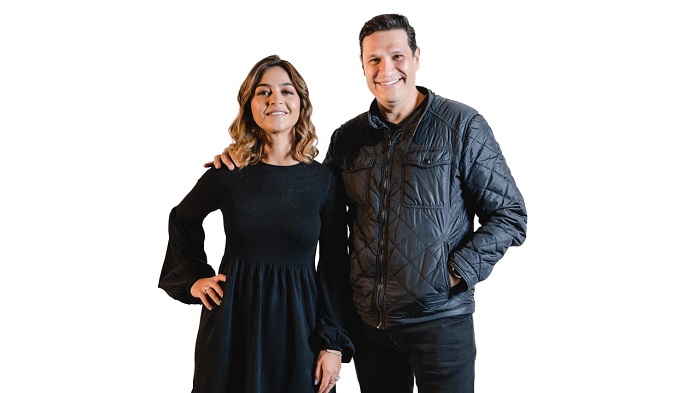 Salua García y Omar Perdomo, cofundadores de Symplifica. Foto: Forbes.