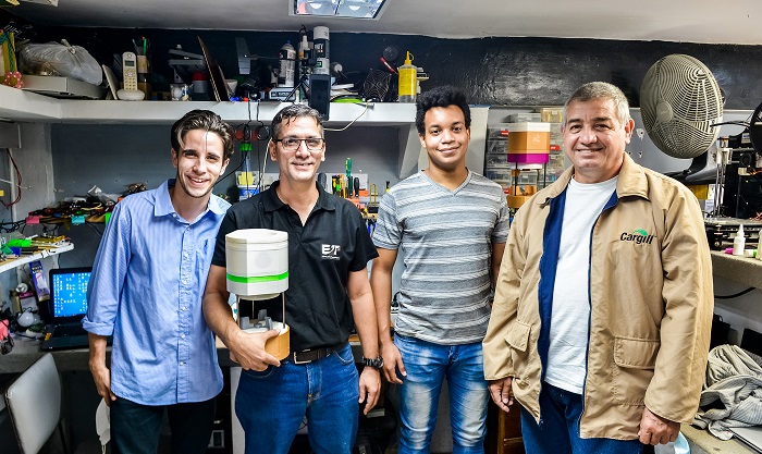El equipo de Espoleta Tecnologías. De izquierda a derecha: Alex Manuel Rivera, Carlos Valdés, Lázaro O´Farrill y Orestes Chávez. Foto: Abel Rojas / PanamericanWorld