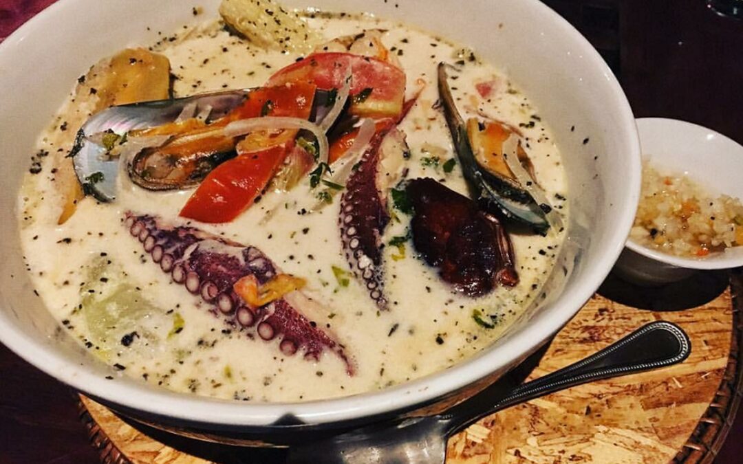 Acompáñanos en este viaje gastronómico y descubre por qué la cocina afrolatina merece un lugar destacado en tu mesa.