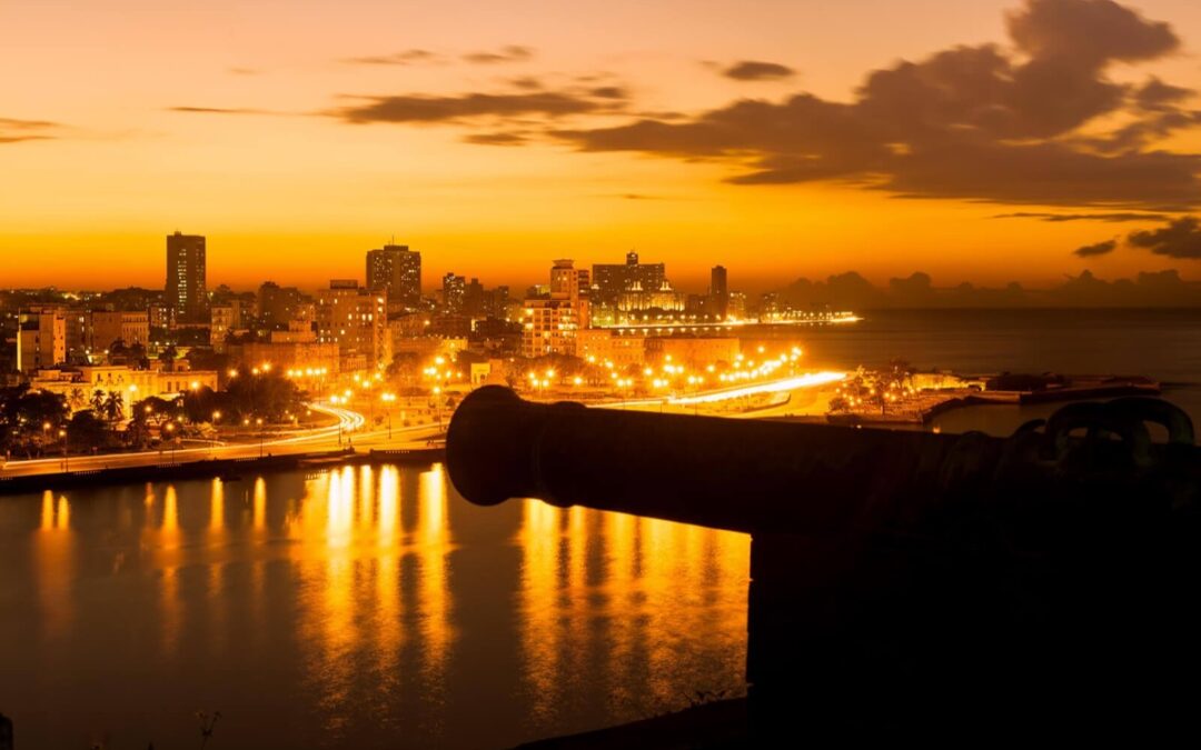 La capital cubana se puede disfrutar de muchas maneras. Aquí compartimos cinco tradiciones gratuitas en La Habana. Foto: Cuba NeoTravel