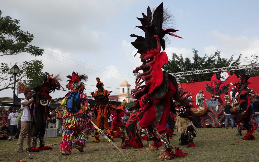El Festival de Congos y Diablos que se celebra cada dos años en la provincia de Colón, en Panamá, revive la lucha entre el bien y el mal.