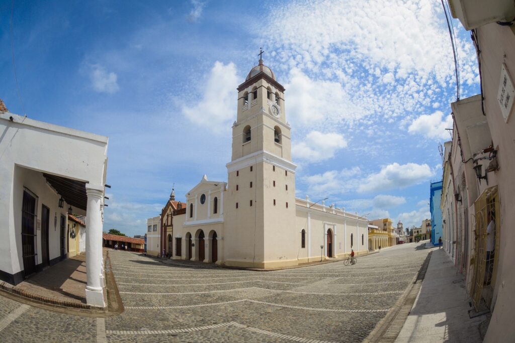 Bayamo es una ciudad cargada de historia y tradiciones. Este es un lugar imprescindible para descubrir el alma de la cubanía.