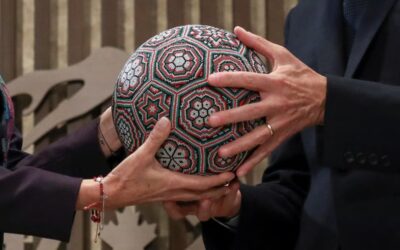 El balón wixárika, un símbolo de cultura y fútbol rumbo al Mundial 2026