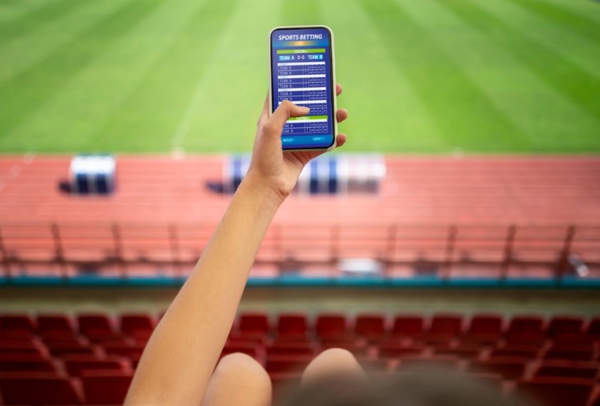 Las apuestas por móvil se han vuelto muy populares. Los jugadores ya no tienen que salir de casa para tener grandes ganancias y un rato de diversión